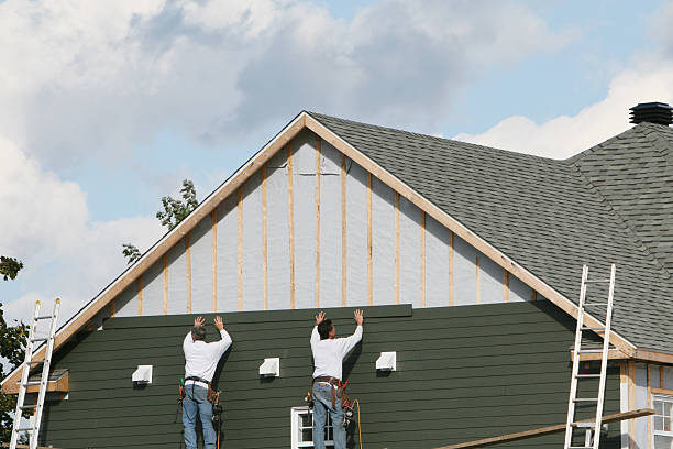 Professional Siding technician working in Hamburg, NJ
